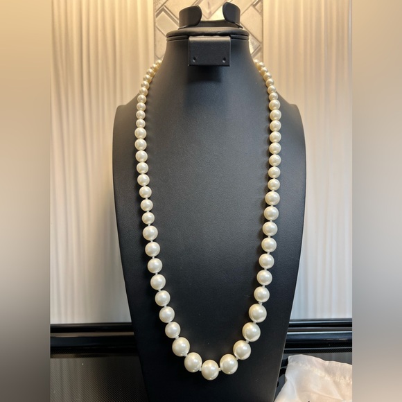 SALE NEW Kate Spade Pearl Necklace and Dust Bag - Picture 3 of 8